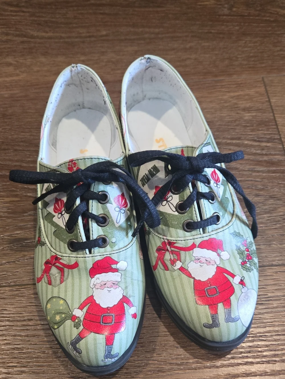 STREETFLY SANTA'S CHRISTMAS SHOES..SIZE 38 (7)....#8157